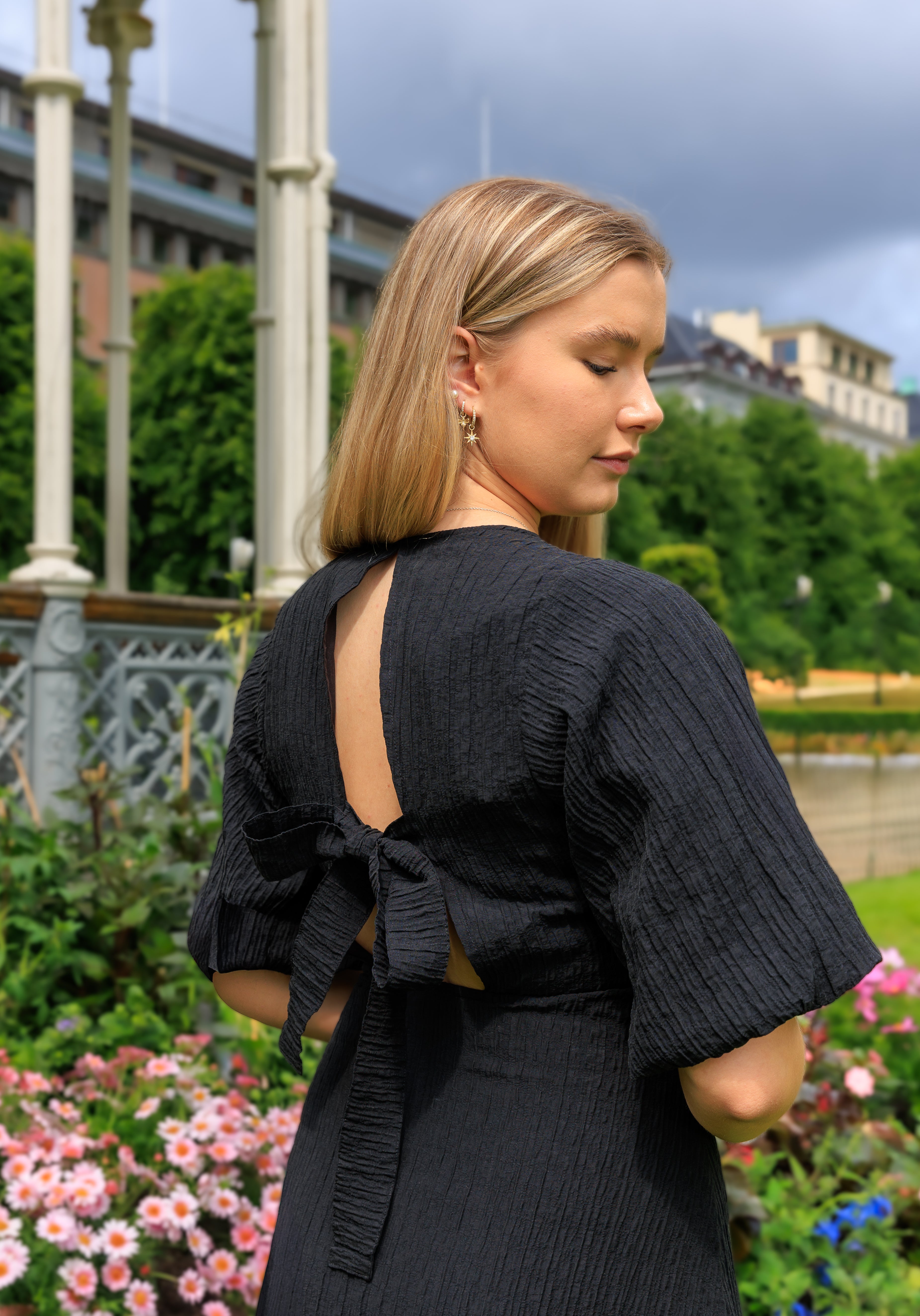 Maddie Midi Kjole - Black